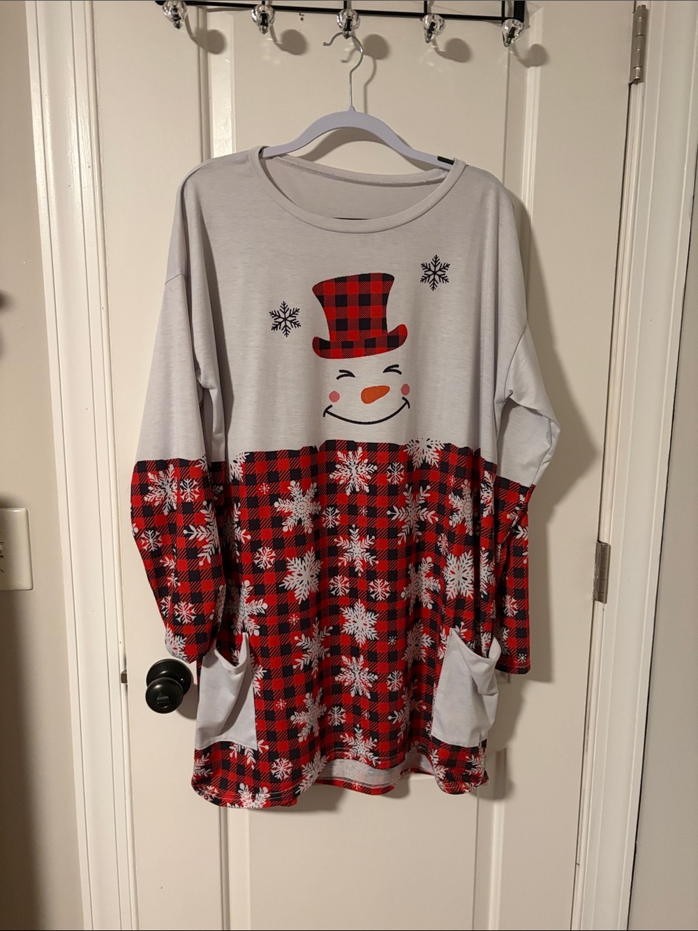 Women’s Gray and Red Snowman Plaid Tunic Top… size XL